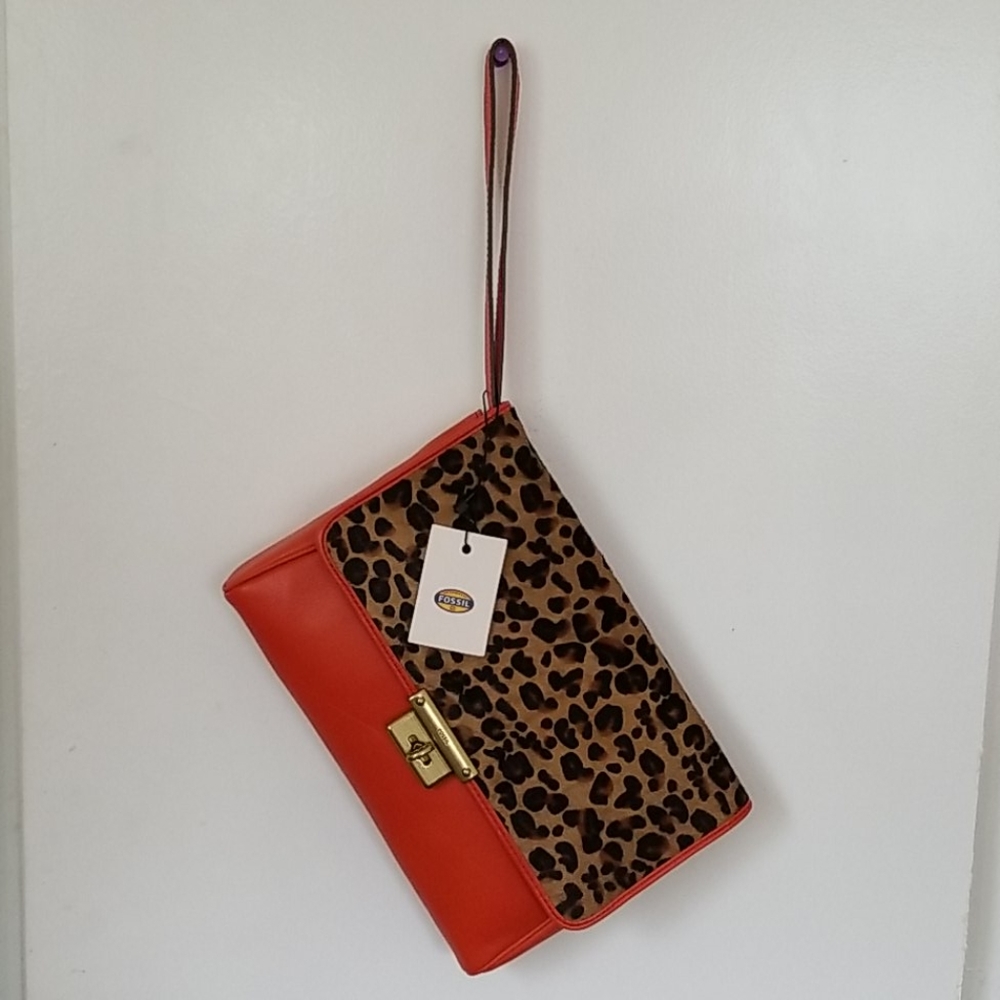NWT Fossil Leather Clutch Handbag w/ dust cover.